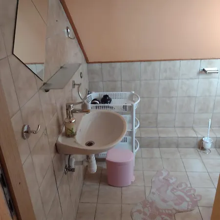 Eliana Apartman *